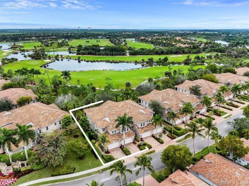 9126 Cherry Oaks Ln, Naples, FL 34114-0875