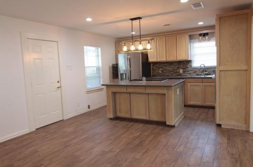 2424 Bentley Ave, Dallas TX  75211-5431 exterior