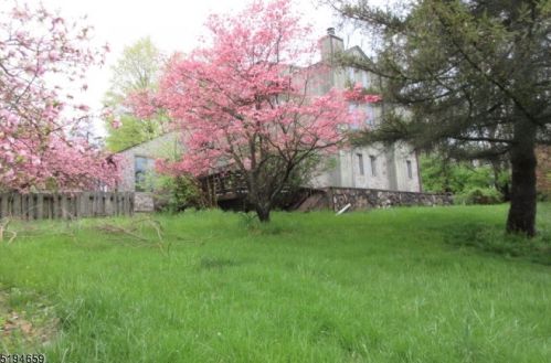 17 Tranquility Rd, Andover NJ 07821-4533 exterior