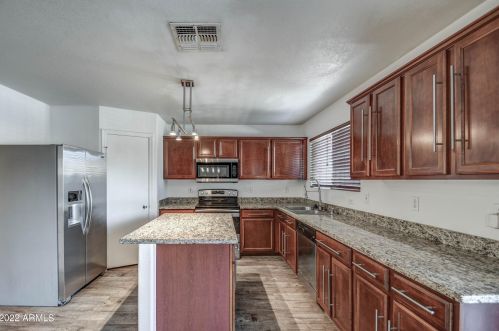 5912 Albeniz Pl, Phoenix AZ 85043-1973 exterior