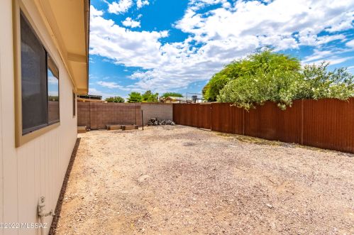 241 Bonanza Ave, Tucson AZ 85748-1901 exterior