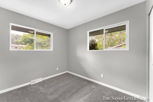 1845 Bonneville Dr, Meskegon MI 49441-3709 exterior