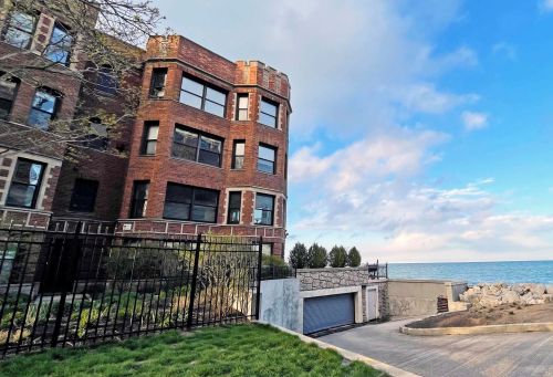 1200 Sherwin Ave, Chicago IL 60626-2218 exterior