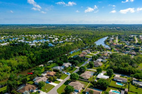 139 Royce Ave, Fort Pierce FL 34983-1238 exterior