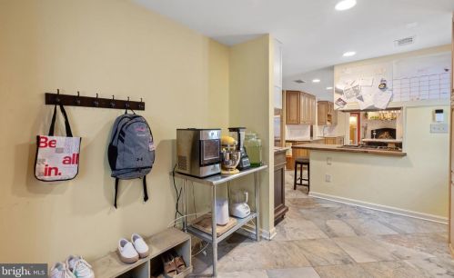 8751 Brook Rd, Mc Lean VA  22102-1507 exterior