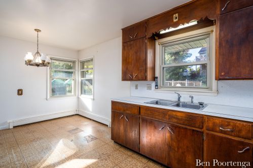 1451 Sweet St, Grand Rapids MI 49505-5425 exterior