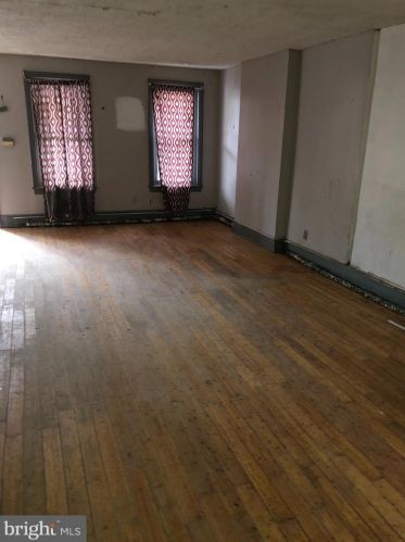 124 18th St, Chester, PA 19013-5404