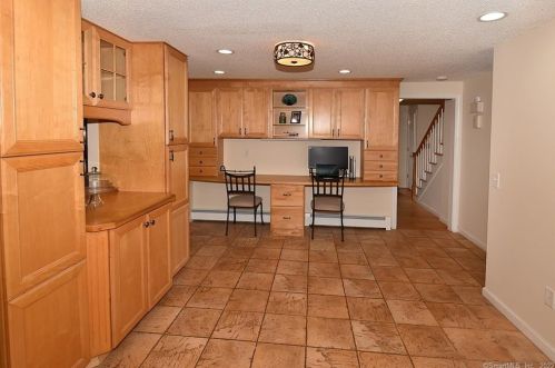 523 Taylor St, Vernon CT 06066-5231 exterior