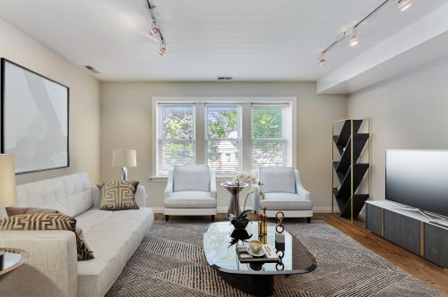 2243 Ainslie St, Chicago, IL 60625-1927