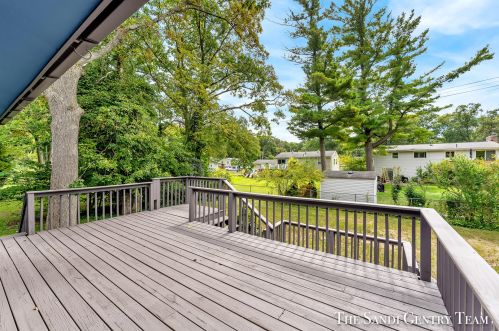 1845 Bonneville Dr, Meskegon MI 49441-3709 exterior