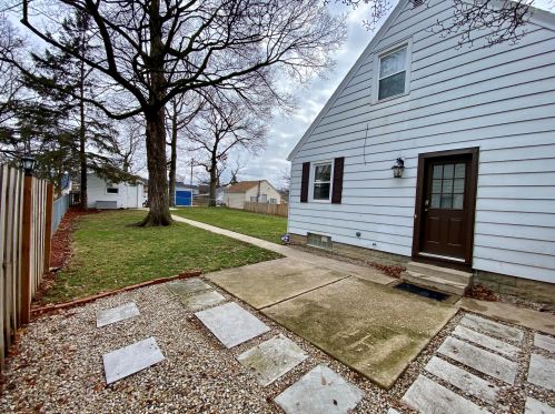 8707 Stuth Ave, Milwaukee WI 53227-3743 exterior