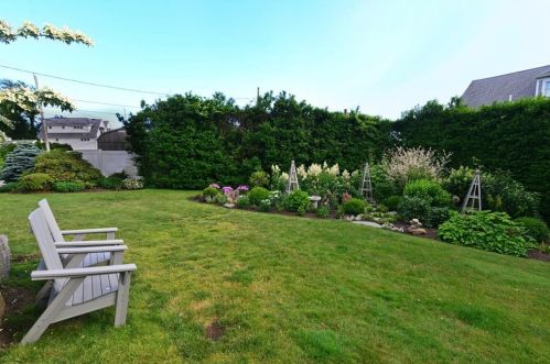 151 Allston Ave, Middletown RI 02842-5803 exterior