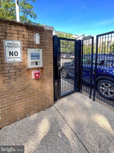 1301 Delaware Ave, Washington DC  20024-3929 exterior