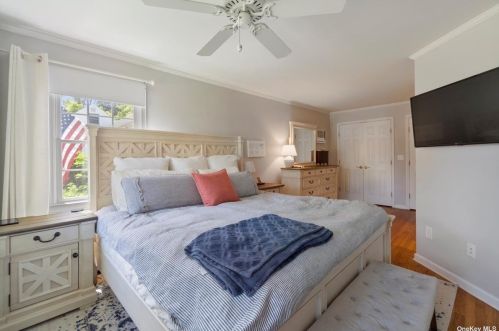 33 Hazard Ave, Huntington Station NY 11746-3726 exterior