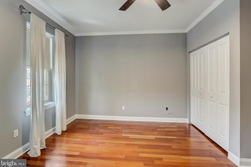 1034 4th St, Philadelphia PA  19147-4106 exterior