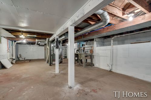 3200 Mona St, Meskegon MI 49444-2746 exterior