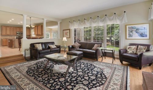 10720 Cloverbrooke Dr, Rockville MD 20854-6372 exterior