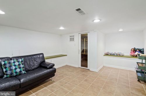 5018 Sherier Pl, Washington DC 20016-3328 exterior