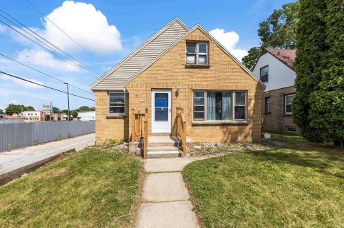 3956 64th St, Milwaukee, WI 53216-2115