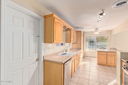 2328 Altadena Ave, Phoenix AZ 85029-3402 exterior