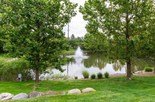 39425 Springwater Dr, Northville MI  48168-3962 exterior