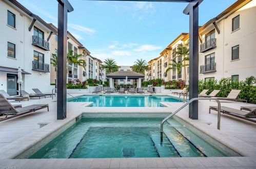 1135 3rd Ave, Naples FL 34102-5813 exterior