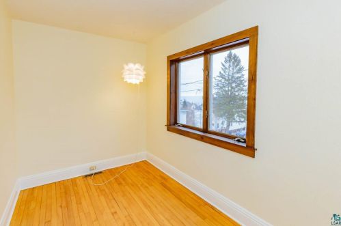 118 10 St, Duluth MN 55806-1227 exterior