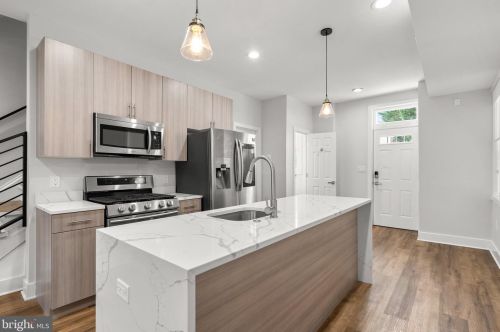 610 Roxboro Pl, Washington DC  20011-1254 exterior