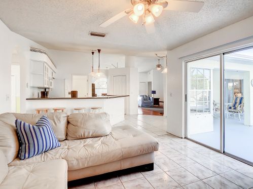 2761 Eagle Dr, Fort Pierce FL 34984-8919 exterior