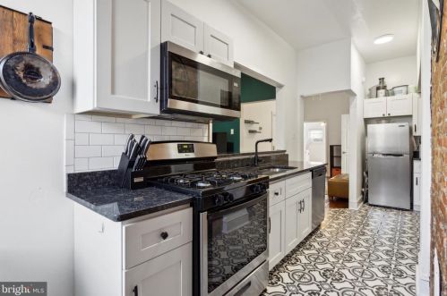 2115 Cumberland St, Philadelphia PA 19125-1718 exterior