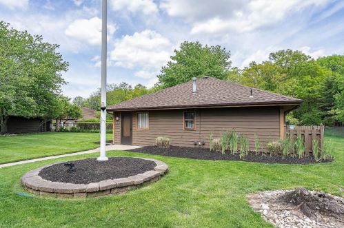 81 Laurel Holw Ct, Edison NJ 08820-1043 exterior