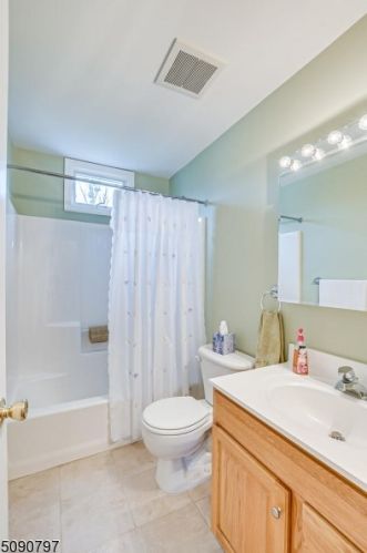 57 Francis St, Iselin NJ 08830-1121 exterior