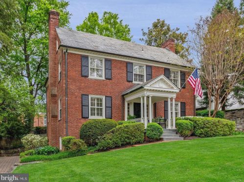 5103 Duvall Dr, Bethesda, MD 20816-1877