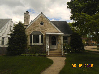 2976 38th St, Milwaukee, WI 53215-3520