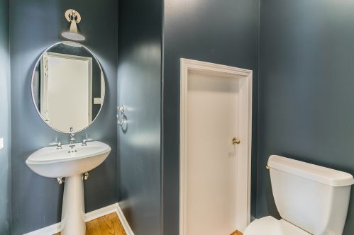 2014 Lincoln Ave, Chicago IL 60614-4598 exterior