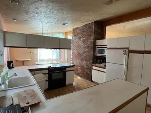 40 Oslo Dr, Rockaway NJ 07866-4239 exterior