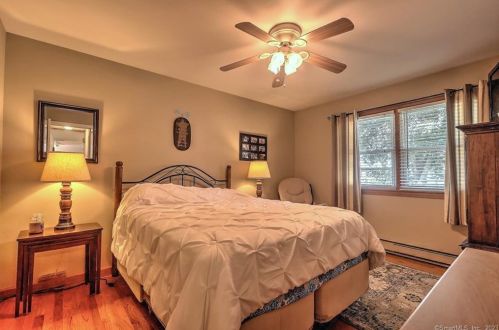 44 Selma Ave, Derby CT 06418-2230 exterior