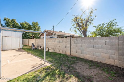 1221 Cinnabar Ave, Phoenix AZ 85020-1816 exterior