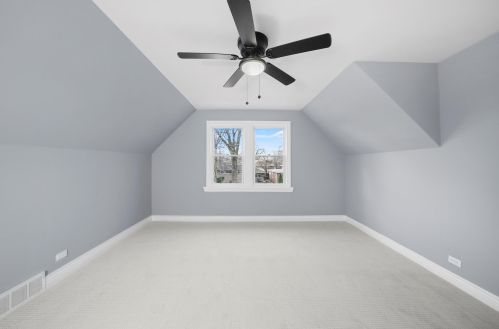 8247 Oglesby Ave, Chicago IL  60617-1927 exterior