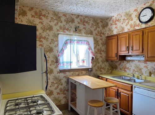 5704 Hampton St, Pittsburgh PA 15206-1618 exterior