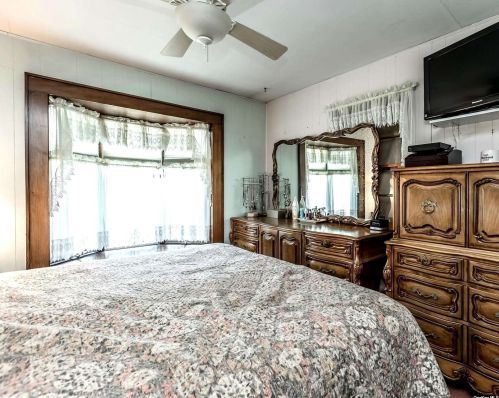 1638 Louis Kossuth Ave, Bohemia NY 11716-1514 exterior