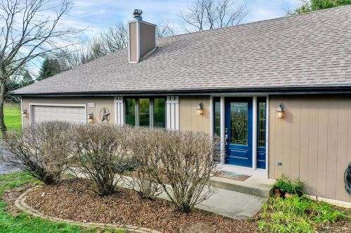 6415 Sands Rd, Bull Valley, IL 60014-6556