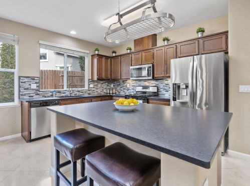 7019 Orofino Dr, Folsom, CA 95762-5565