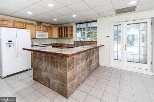 76 Pettit Pl, Princeton NJ 08540-7645 exterior