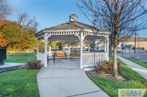 83 Liddle Ave, Edison, NJ 08837-3102