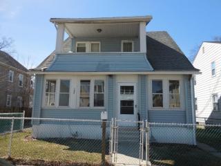 108 Mooreland St, Springfield MA  01104-1829 exterior