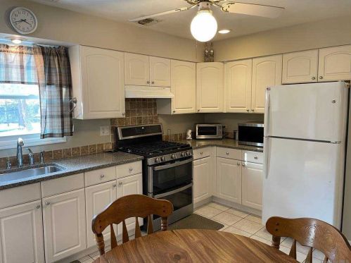 3 Maria Ct, Huntington Station NY 11746-2719 exterior