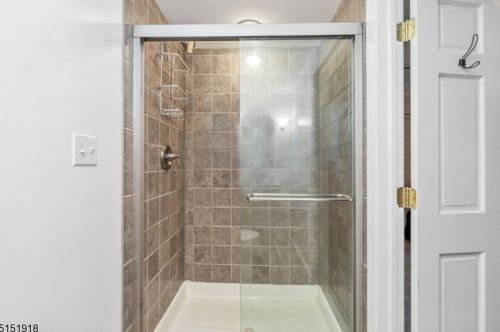 2 Lenhome Dr, Cranford NJ 07016-2954 exterior