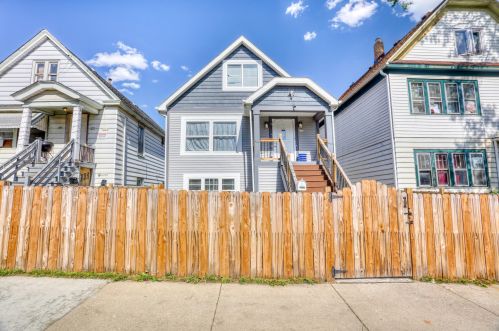 2558 9th Pl, Milwaukee, WI 53215-3426