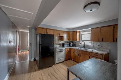 97 Seamans St, Providence RI 02908-1321 exterior